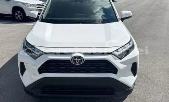 Buy Used Toyota RAV4 White Car in Bandar Seri Begawan in Brunei-Muara