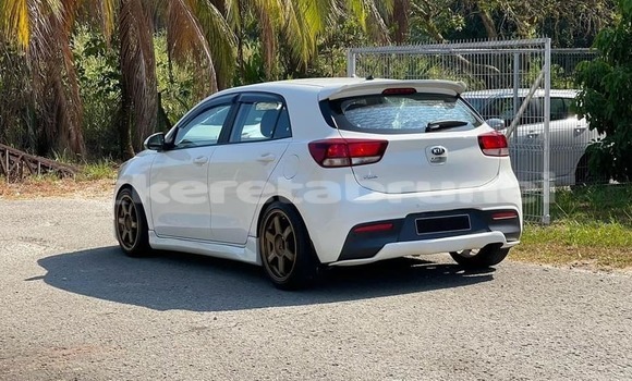 Buy Used Kia Rio White Car in Seria in Belait Buy Used Kia Rio White Car in Seria in Belait