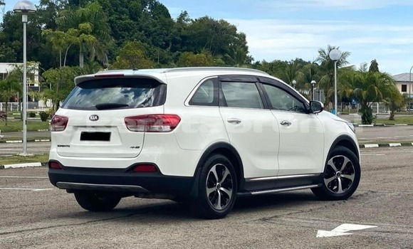 Buy Used Kia Sorento White Car in Bandar Seri Begawan in Brunei-Muara Buy Used Kia Sorento White Car in Bandar Seri Begawan in Brunei-Muara