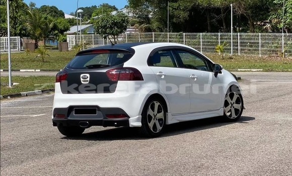 Buy Used Kia Rio White Car in Bandar Seri Begawan in Brunei-Muara Buy Used Kia Rio White Car in Bandar Seri Begawan in Brunei-Muara