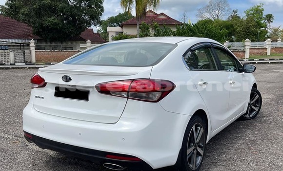Buy Used Kia Cerato White Car in Bandar Seri Begawan in Brunei-Muara Buy Used Kia Cerato White Car in Bandar Seri Begawan in Brunei-Muara