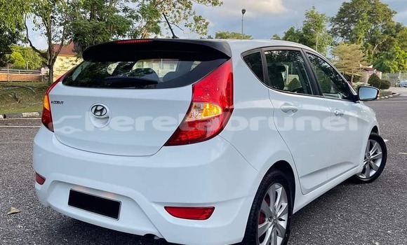 Buy Used Hyundai Accent White Car in Bandar Seri Begawan in Brunei-Muara Buy Used Hyundai Accent White Car in Bandar Seri Begawan in Brunei-Muara