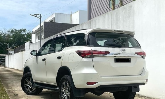Buy Used Toyota Fortuner White Car in Bandar Seri Begawan in Brunei-Muara Buy Used Toyota Fortuner White Car in Bandar Seri Begawan in Brunei-Muara
