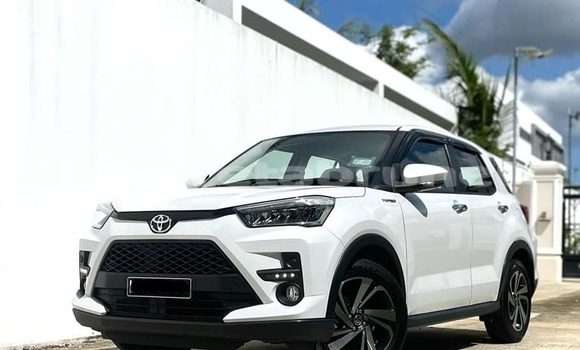 Buy Used Toyota Ractis White Car in Bandar Seri Begawan in Brunei-Muara