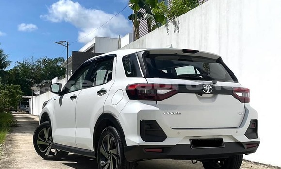 Buy Used Toyota Ractis White Car in Bandar Seri Begawan in Brunei-Muara Buy Used Toyota Ractis White Car in Bandar Seri Begawan in Brunei-Muara