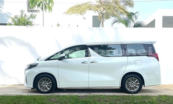 Buy Used Toyota Alphard White Car in Bandar Seri Begawan in Brunei-Muara Buy Used Toyota Alphard White Car in Bandar Seri Begawan in Brunei-Muara