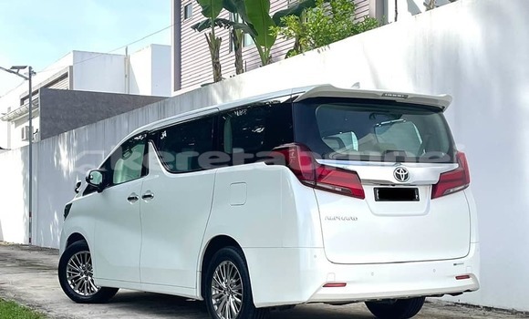 Buy Used Toyota Alphard White Car in Bandar Seri Begawan in Brunei-Muara Buy Used Toyota Alphard White Car in Bandar Seri Begawan in Brunei-Muara