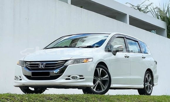 Buy Used Honda Odyssey White Car in Bandar Seri Begawan in Brunei-Muara Buy Used Honda Odyssey White Car in Bandar Seri Begawan in Brunei-Muara