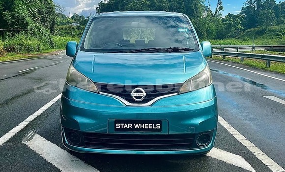 Buy Used Nissan Avenir Blue Car in Bandar Seri Begawan in Brunei-Muara