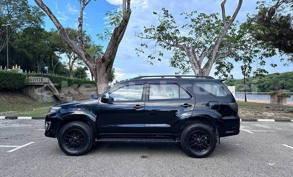 Buy Used Toyota Fortuner Black Car in Bandar Seri Begawan in Brunei-Muara Buy Used Toyota Fortuner Black Car in Bandar Seri Begawan in Brunei-Muara