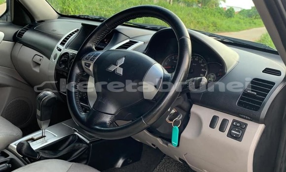 Buy Used Mitsubishi Pajero Black Car in Bandar Seri Begawan in Brunei-Muara Buy Used Mitsubishi Pajero Black Car in Bandar Seri Begawan in Brunei-Muara