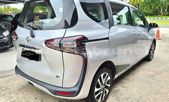 Buy Used Toyota Sienta Other Car in Bandar Seri Begawan in Brunei-Muara Buy Used Toyota Sienta Other Car in Bandar Seri Begawan in Brunei-Muara