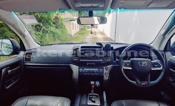 Buy Used Toyota Land Cruiser Black Car in Bandar Seri Begawan in Brunei-Muara Buy Used Toyota Land Cruiser Black Car in Bandar Seri Begawan in Brunei-Muara