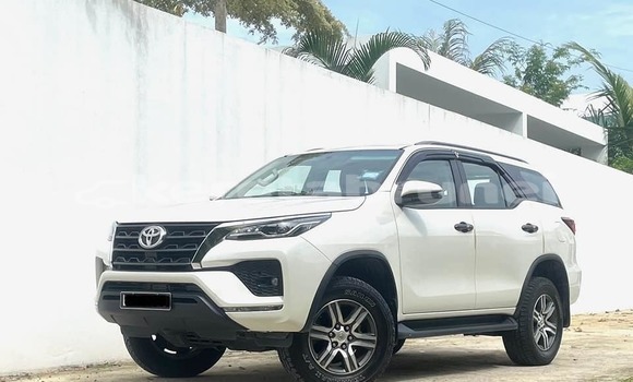 Buy Used Toyota Fortuner White Car in Bandar Seri Begawan in Brunei-Muara Buy Used Toyota Fortuner White Car in Bandar Seri Begawan in Brunei-Muara