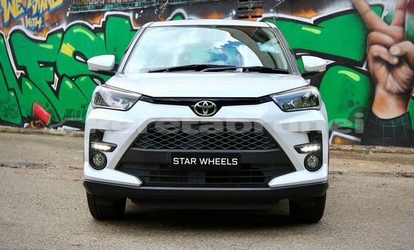 Buy Used Toyota Ractis White Car in Bandar Seri Begawan in Brunei-Muara Buy Used Toyota Ractis White Car in Bandar Seri Begawan in Brunei-Muara