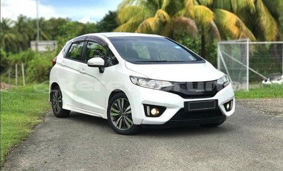 Buy Used Honda Jazz White Car in Bandar Seri Begawan in Brunei-Muara Buy Used Honda Jazz White Car in Bandar Seri Begawan in Brunei-Muara