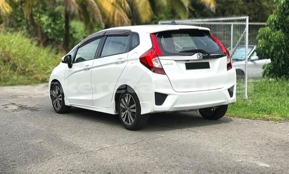 Buy Used Honda Jazz White Car in Bandar Seri Begawan in Brunei-Muara Buy Used Honda Jazz White Car in Bandar Seri Begawan in Brunei-Muara