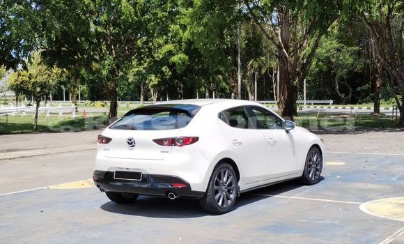 Buy Used Mazda 3 White Car in Bandar Seri Begawan in Brunei-Muara Buy Used Mazda 3 White Car in Bandar Seri Begawan in Brunei-Muara