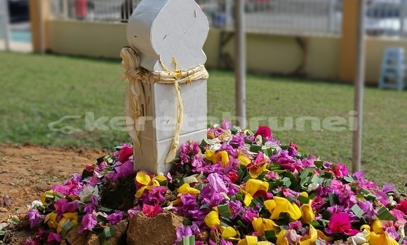 Buy Used BMW 7-Series Silver Car in Bandar Seri Begawan in Brunei-Muara Buy Used BMW 7-Series Silver Car in Bandar Seri Begawan in Brunei-Muara