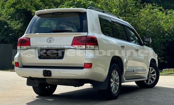 Buy Used Toyota Land Cruiser White Car in Bandar Seri Begawan in Brunei-Muara Buy Used Toyota Land Cruiser White Car in Bandar Seri Begawan in Brunei-Muara