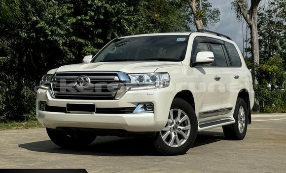 Buy Used Toyota Land Cruiser White Car in Bandar Seri Begawan in Brunei-Muara Buy Used Toyota Land Cruiser White Car in Bandar Seri Begawan in Brunei-Muara