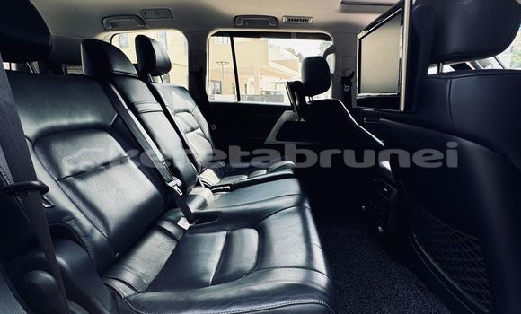 Buy Used Toyota Land Cruiser White Car in Bandar Seri Begawan in Brunei-Muara Buy Used Toyota Land Cruiser White Car in Bandar Seri Begawan in Brunei-Muara