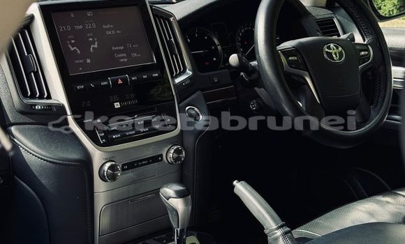 Buy Used Toyota Land Cruiser White Car in Bandar Seri Begawan in Brunei-Muara Buy Used Toyota Land Cruiser White Car in Bandar Seri Begawan in Brunei-Muara