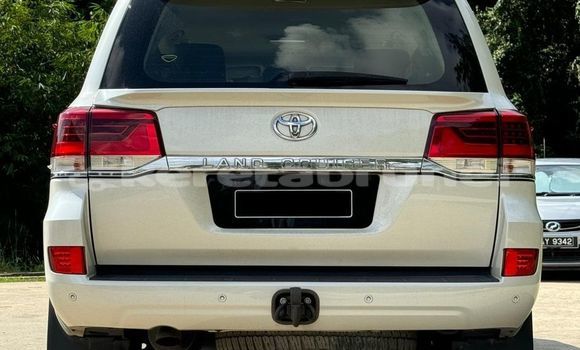 Buy Used Toyota Land Cruiser White Car in Bandar Seri Begawan in Brunei-Muara Buy Used Toyota Land Cruiser White Car in Bandar Seri Begawan in Brunei-Muara