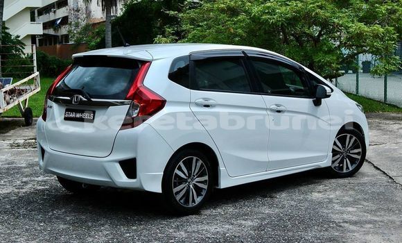 Buy Used Honda Jazz White Car in Bandar Seri Begawan in Brunei-Muara Buy Used Honda Jazz White Car in Bandar Seri Begawan in Brunei-Muara