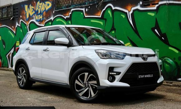 Buy Used Toyota Ractis White Car in Bandar Seri Begawan in Brunei-Muara