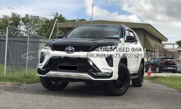 Buy Used Toyota Fortuner White Car in Bandar Seri Begawan in Brunei-Muara Buy Used Toyota Fortuner White Car in Bandar Seri Begawan in Brunei-Muara