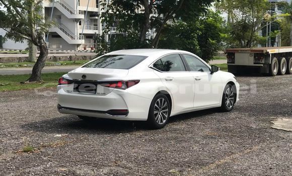 Buy Used Lexus ES White Car in Bandar Seri Begawan in Brunei-Muara Buy Used Lexus ES White Car in Bandar Seri Begawan in Brunei-Muara