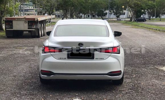 Buy Used Lexus ES White Car in Bandar Seri Begawan in Brunei-Muara Buy Used Lexus ES White Car in Bandar Seri Begawan in Brunei-Muara
