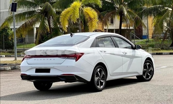 Buy Used Hyundai Elantra White Car in Bandar Seri Begawan in Brunei-Muara Buy Used Hyundai Elantra White Car in Bandar Seri Begawan in Brunei-Muara