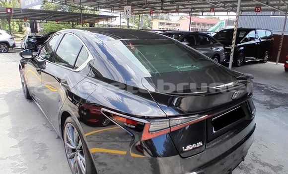 Buy Used Lexus IS Black Car in Bandar Seri Begawan in Brunei-Muara Buy Used Lexus IS Black Car in Bandar Seri Begawan in Brunei-Muara