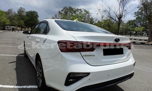 Buy Used Kia Cerato White Car in Bandar Seri Begawan in Brunei-Muara Buy Used Kia Cerato White Car in Bandar Seri Begawan in Brunei-Muara