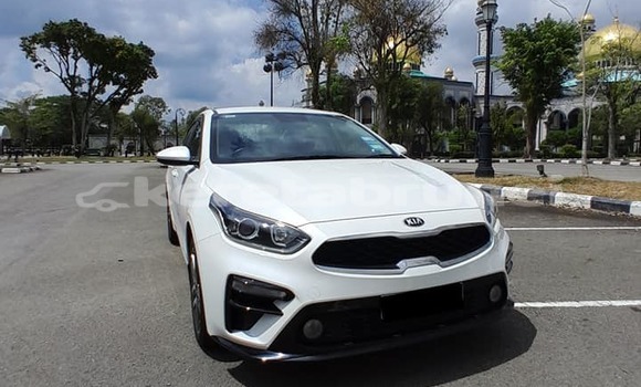Buy Used Kia Cerato White Car in Bandar Seri Begawan in Brunei-Muara Buy Used Kia Cerato White Car in Bandar Seri Begawan in Brunei-Muara