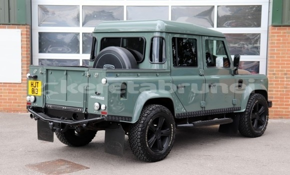 Buy Used Land Rover Defender Green Car in Bandar Seri Begawan in Brunei-Muara Buy Used Land Rover Defender Green Car in Bandar Seri Begawan in Brunei-Muara