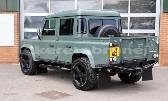 Buy Used Land Rover Defender Green Car in Bandar Seri Begawan in Brunei-Muara Buy Used Land Rover Defender Green Car in Bandar Seri Begawan in Brunei-Muara