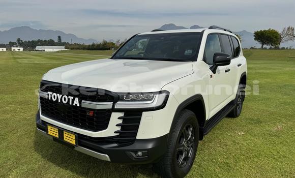 Buy Used Toyota Land Cruiser White Car in Bandar Seri Begawan in Brunei-Muara Buy Used Toyota Land Cruiser White Car in Bandar Seri Begawan in Brunei-Muara