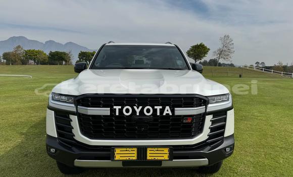 Buy Used Toyota Land Cruiser White Car in Bandar Seri Begawan in Brunei-Muara Buy Used Toyota Land Cruiser White Car in Bandar Seri Begawan in Brunei-Muara