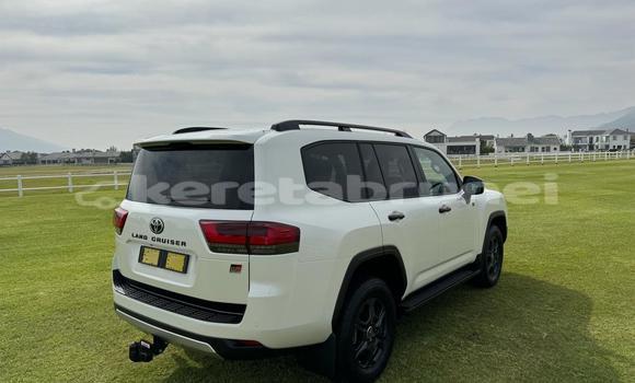 Buy Used Toyota Land Cruiser White Car in Bandar Seri Begawan in Brunei-Muara Buy Used Toyota Land Cruiser White Car in Bandar Seri Begawan in Brunei-Muara