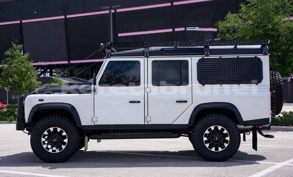 Buy Used Land Rover Defender White Car in Bandar Seri Begawan in Brunei-Muara Buy Used Land Rover Defender White Car in Bandar Seri Begawan in Brunei-Muara