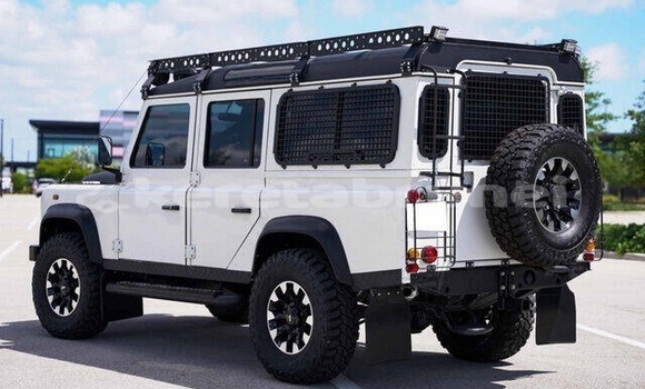 Buy Used Land Rover Defender White Car in Bandar Seri Begawan in Brunei-Muara Buy Used Land Rover Defender White Car in Bandar Seri Begawan in Brunei-Muara