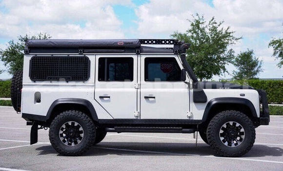 Buy Used Land Rover Defender White Car in Bandar Seri Begawan in Brunei-Muara Buy Used Land Rover Defender White Car in Bandar Seri Begawan in Brunei-Muara