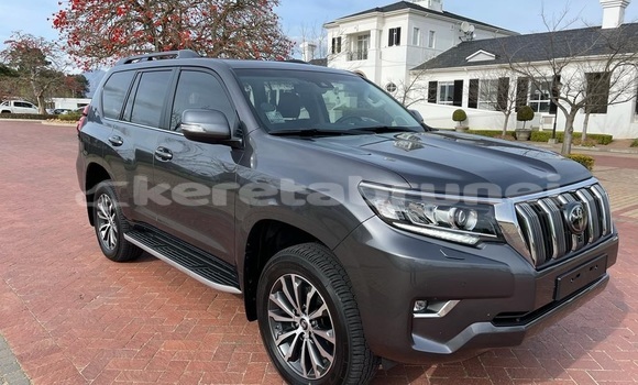 Buy Used Toyota Land Cruiser Prado Blue Car in Bandar Seri Begawan in Brunei-Muara Buy Used Toyota Land Cruiser Prado Blue Car in Bandar Seri Begawan in Brunei-Muara