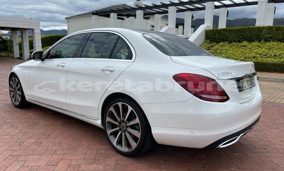 Buy Used Mercedes-Benz C250 coupe White Car in Bandar Seri Begawan in Brunei-Muara Buy Used Mercedes-Benz C250 coupe White Car in Bandar Seri Begawan in Brunei-Muara