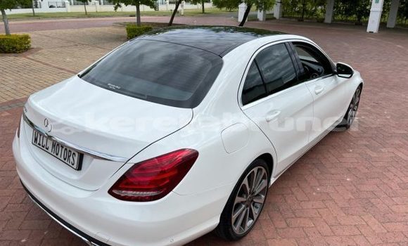 Buy Used Mercedes-Benz C250 coupe White Car in Bandar Seri Begawan in Brunei-Muara Buy Used Mercedes-Benz C250 coupe White Car in Bandar Seri Begawan in Brunei-Muara