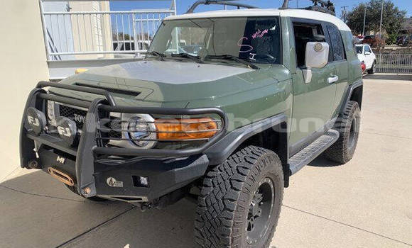 Buy Used Toyota FJ Cruiser Green Car in Bandar Seri Begawan in Brunei-Muara Buy Used Toyota FJ Cruiser Green Car in Bandar Seri Begawan in Brunei-Muara
