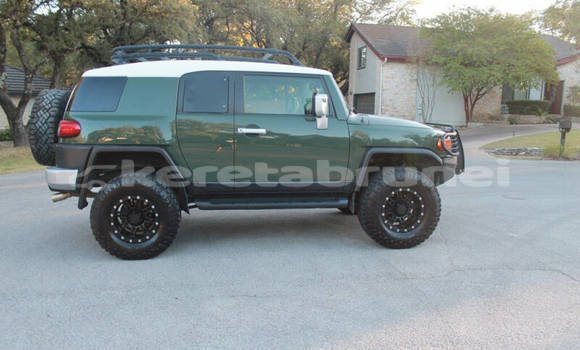 Buy Used Toyota FJ Cruiser Green Car in Bandar Seri Begawan in Brunei-Muara Buy Used Toyota FJ Cruiser Green Car in Bandar Seri Begawan in Brunei-Muara